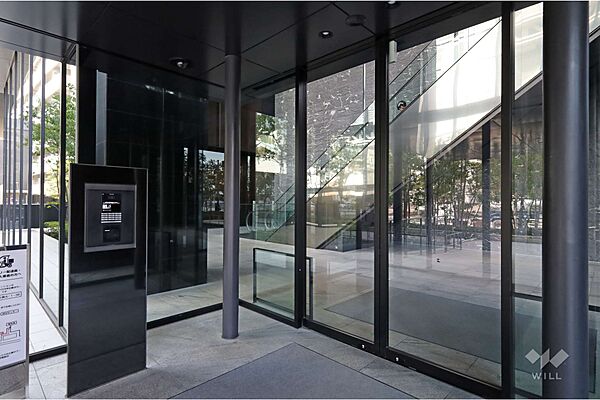 駐車場の出入り口（ロボットゲート付き）