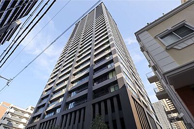 外観：THE-CROSS-CITY-TOWERの外観（南西側から）