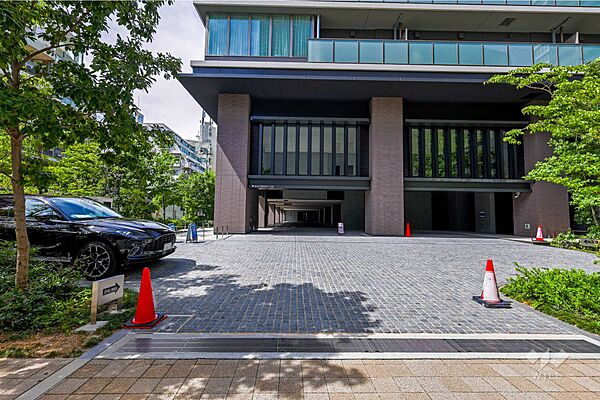駐車場の出入り口・敷地内駐車場（屋外平面式、屋内平面式）