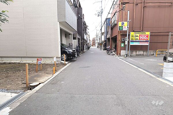 物件の北側前面道路（東側から）［2026年3月8日撮影］