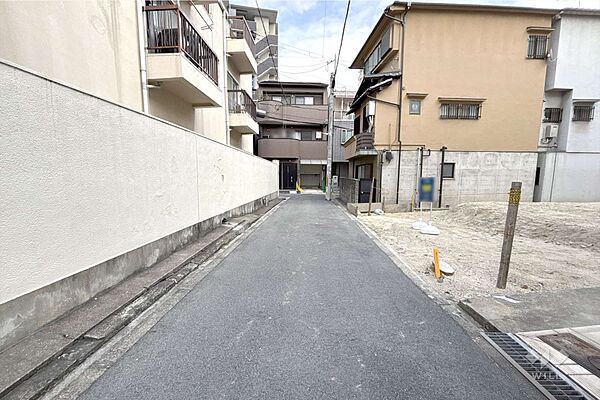 物件の北側前面道路（西側から）［2026年1月26日撮影］