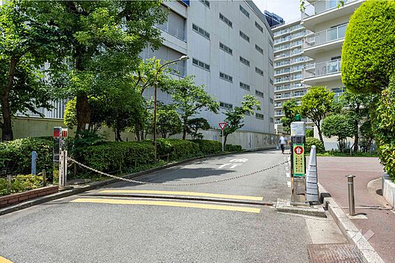 駐車場出入り口...