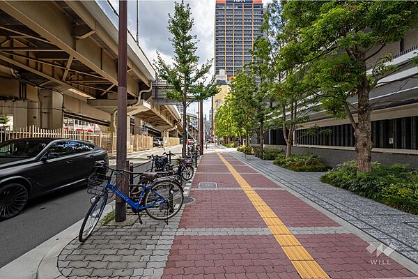 敷地東側の前面道路