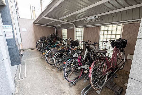 駐輪場（屋根付き）