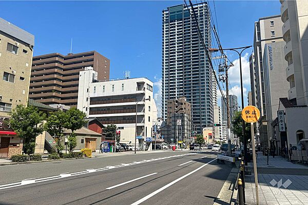 敷地北側の前面道路