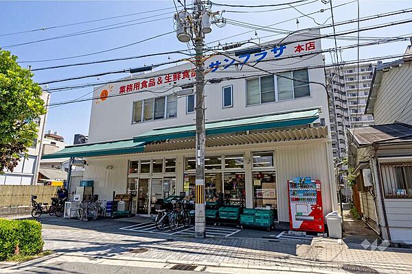 サンプラザ(本店)の外観