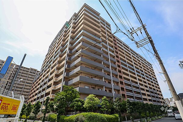 ライオンズガーデン城東の外観（南西側から）