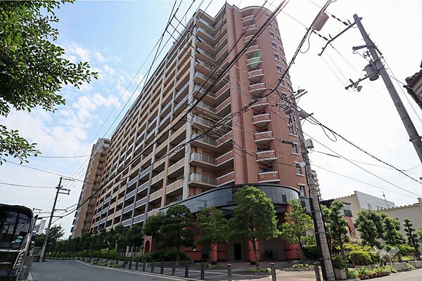 ライオンズガーデン城東の外観（北西側から）