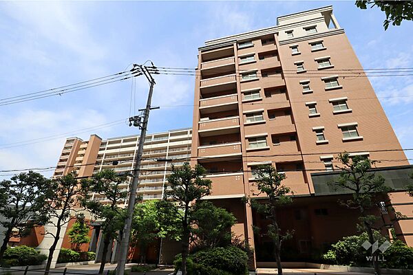 ライオンズガーデン城東の外観（西側から）