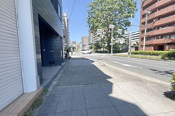 物件の北側前面道路（東側から）［2026年6月15日撮影］