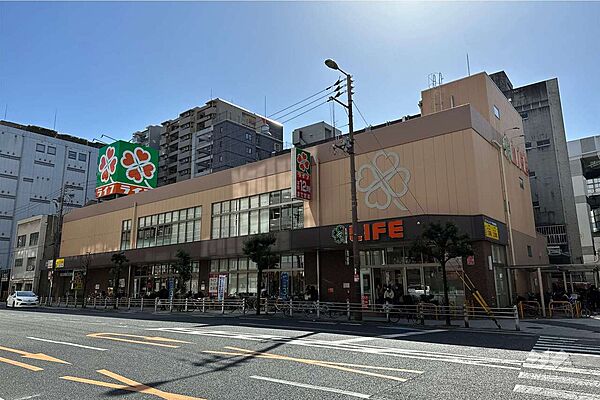 ライフ(阿波座駅前店)の外観