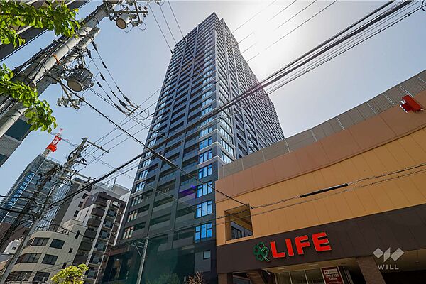 プレサンスレジェンド堺筋本町タワーの外観（北西側から）