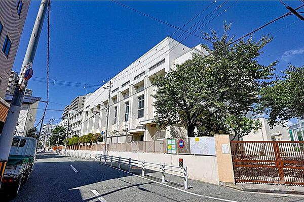 八阪中学校[公立]の外観