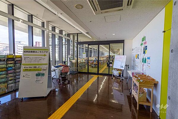 城東図書館の外観