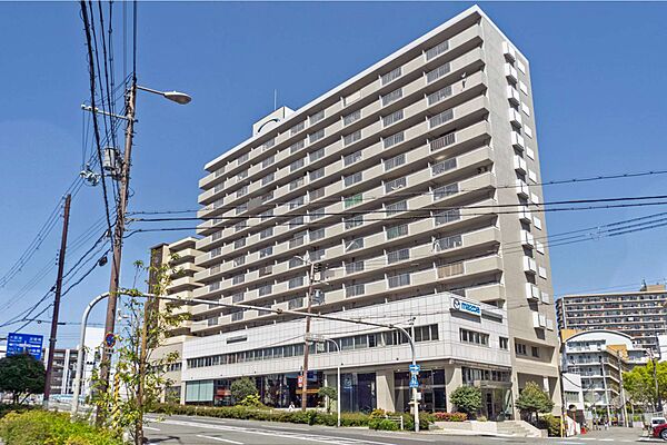 マツダファミリーハイツ阿波座の外観（南東側から）