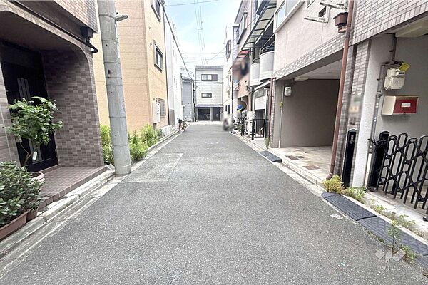 物件の東側前面道路（北側から）［2026年7月16日撮影］