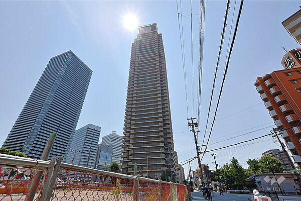 キングマンション堂島川の外観（北東側から）
