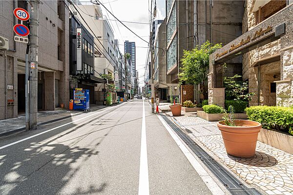 敷地東側の前面道路