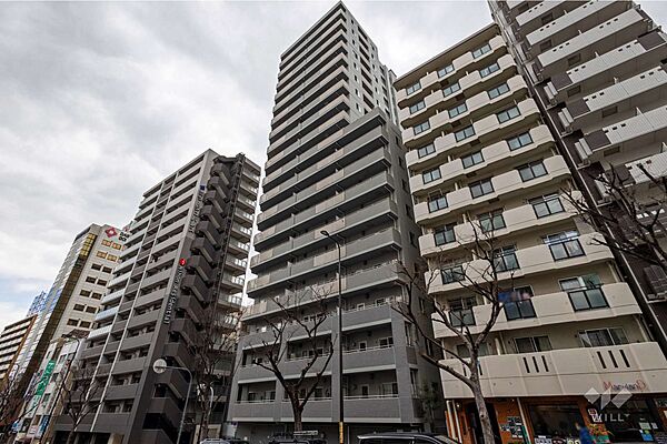 ファミールKOUZTOWERの外観（南東側から）
