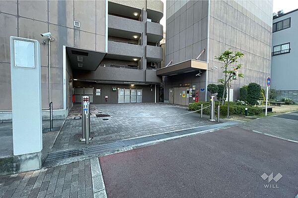 駐車場の出入口（ロボットゲート付）