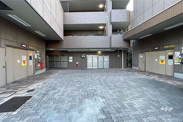 敷地内駐車場（タワーパーキング）