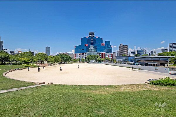 扇町公園・扇町プールの外観