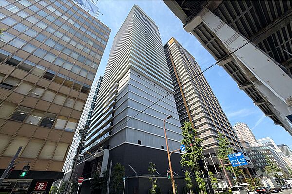 ブランズタワー御堂筋本町の外観（南西側から）