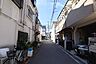 外観：物件の南側前面道路（東側から）［2026年10月3日撮影］