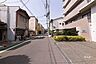 その他：敷地南側の前面道路（東側から）
