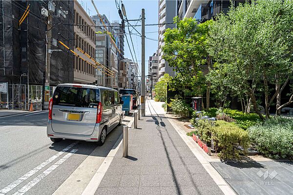 敷地北側の前面道路（東側から）