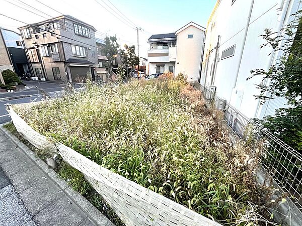 前面道路を含む現況更地
