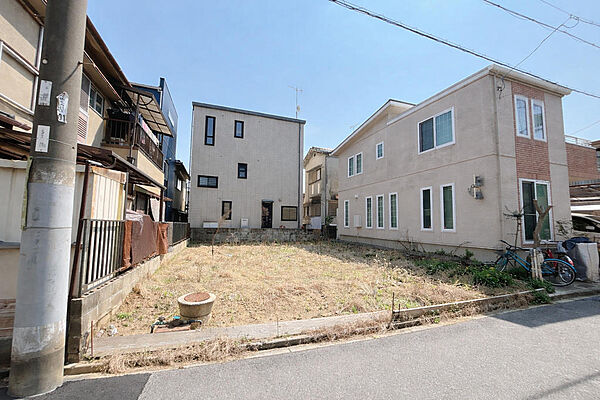 高低差の少なく建築し易い整形地です♪