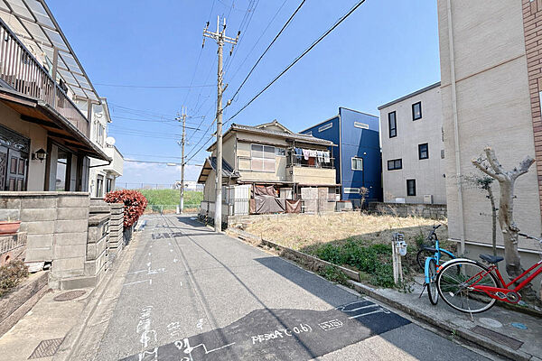 前面道路約4.2ｍ　西側から撮影