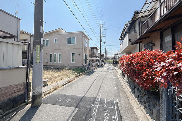 前面道路約4.2ｍ　東側から撮影