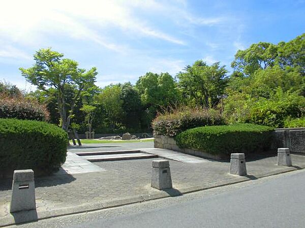 朝のお散歩が気持ち良い、落ち着いた住環境です♪