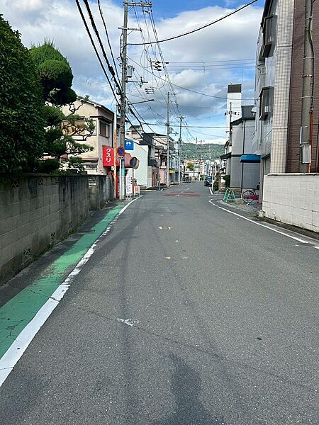 東側(市道：幅員約5.0m)に接道