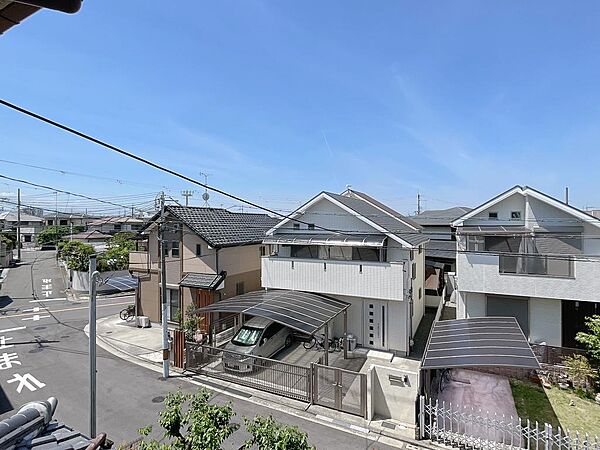 周りに高い建物がない為、見晴らし良好です。