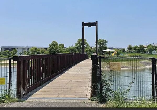登美丘北公園まで180m　徒歩3分