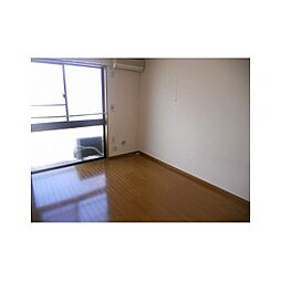 プレジールエイト・ガロン 103 1階1Kのリビング/ダイニング