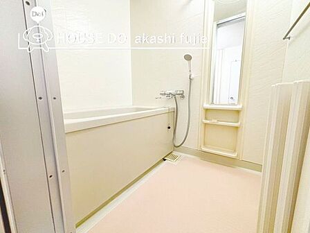 浴室には鏡がございます。丁寧にお使いです。お問合せお待ち致しております!【フリーダイヤル:0120-077-712】