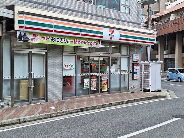 セブンイレブン魚住町駅前店 440m
