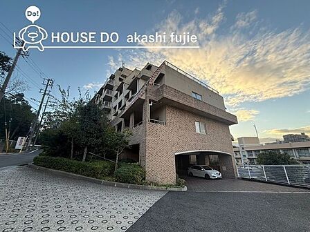 最上階部分の角部屋♪オール電化♪周辺は落ち着きのある閑静な住宅地です。お問合せお待ち致しております!【お問合せ フリーダイヤル:0120-077-712】
