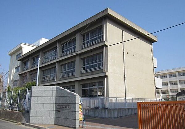 衣川中学校 350m