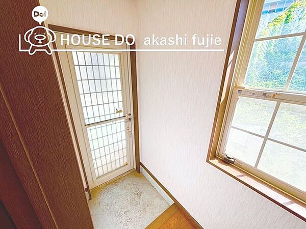 キッチンには勝手口がございます