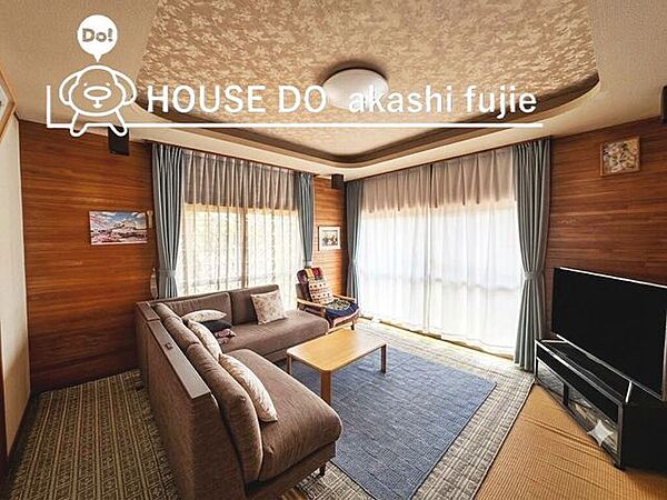 1階リビング　二面採光の明るいお部屋になります