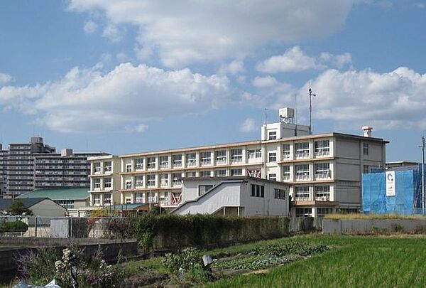 二見北小学校 750m