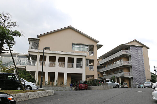 小学校「松江市立城北小学校まで1008m」