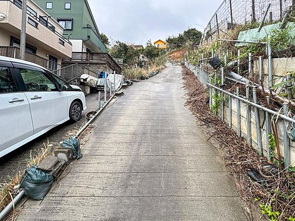 現地。坂の下