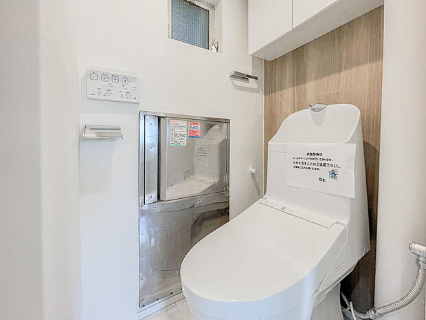 温水洗浄暖房便座付きトイレを採用　最新機能がついてます