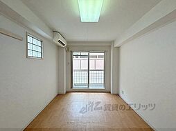 近鉄奈良線 生駒駅 徒歩5分の賃貸マンション 1階1Kのリビング/ダイニング